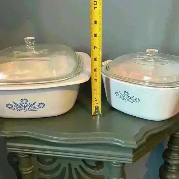 Vintage Corning Ware Blue Cornflower 4qt and 2 1/2qt Dutch ovens with lids - Picture 2 of 7